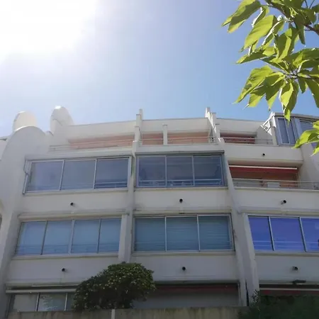 Apartman Charming Studio With Veranda Near The Beach *