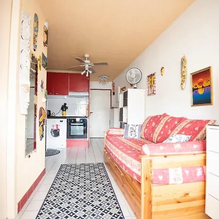 Apartman Charming Studio With Veranda Near The Beach *