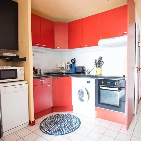 Charming Studio With Veranda Near The Beach Apartman