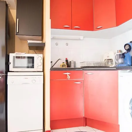 Apartman Charming Studio With Veranda Near The Beach *